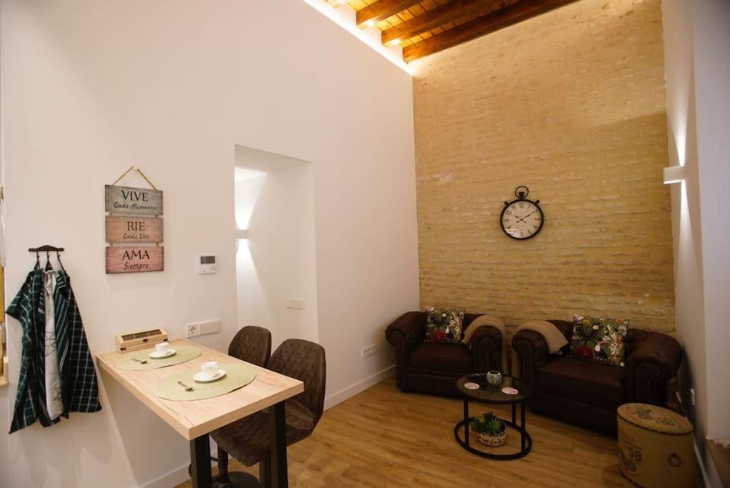 Mini Hotel In The Heart Of Sevilla For Exclusive Usage Buitenkant foto
