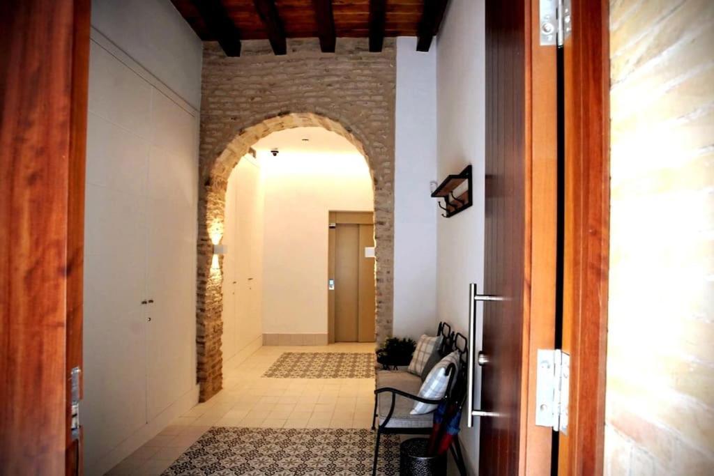 Mini Hotel In The Heart Of Sevilla For Exclusive Usage Buitenkant foto