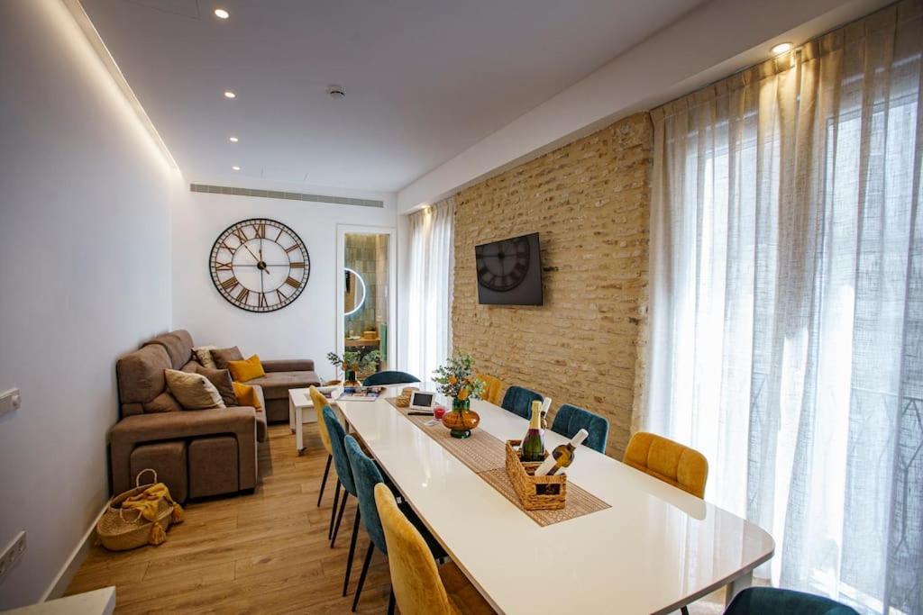 Mini Hotel In The Heart Of Sevilla For Exclusive Usage Buitenkant foto