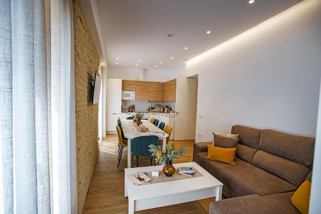 Mini Hotel In The Heart Of Sevilla For Exclusive Usage Buitenkant foto